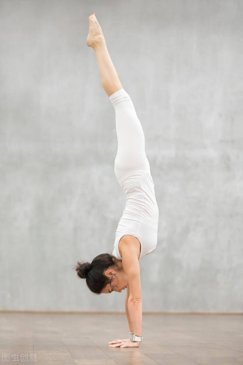 top7的瑜伽健美手臂姿势雕刻精美的手臂打造熠熠生辉的双手