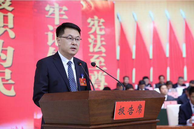 定边县第十八届人民代表大会第五次会议举行第一次全体会议,县长