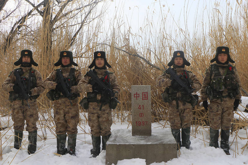 一座座界碑,记录着一代代北湾边防连官兵忠诚卫国的奉献,他们用青春和