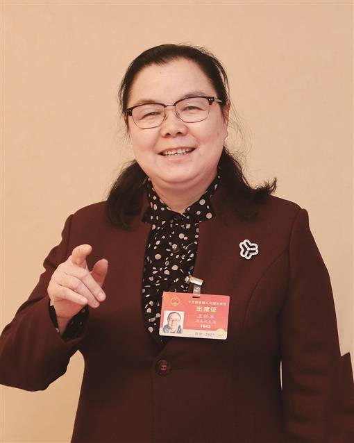 谭泽勇代表沈昌健代表阳海玲代表李小红代表