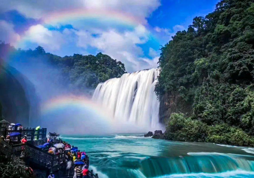 在瀑布上是中国和亚洲第一大瀑布黄果树瀑布久负盛名图 /五行侠提供图