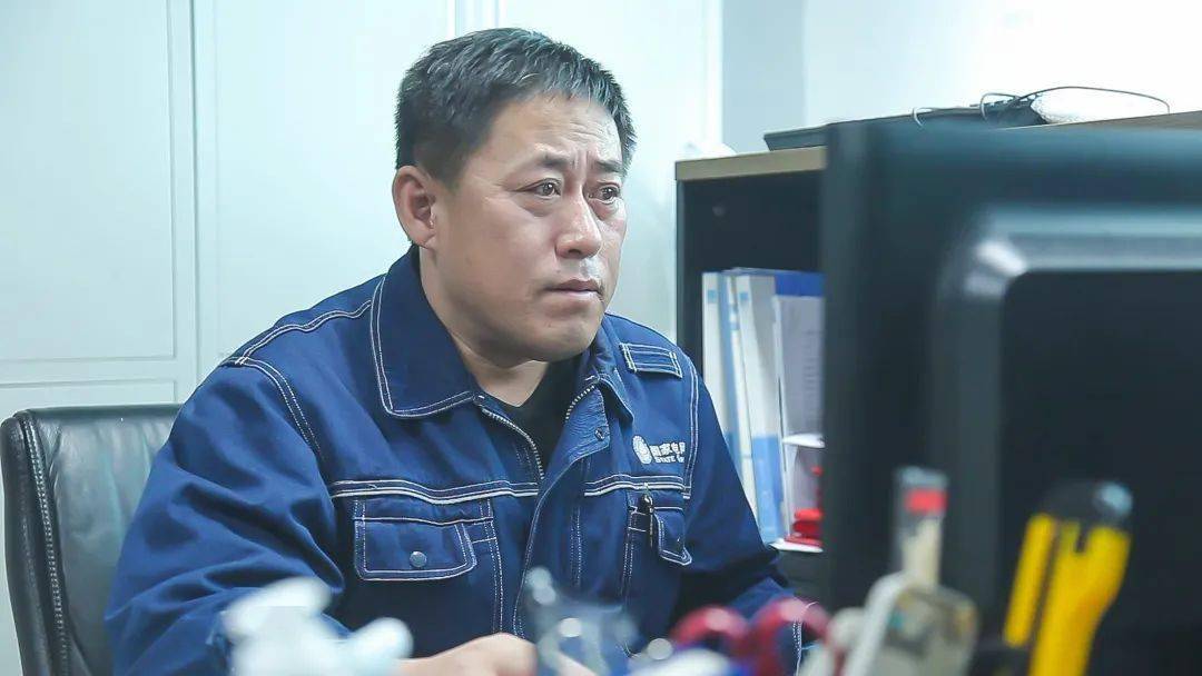 蒙东院士之二七级技术师冯振华35年专心干好一件事
