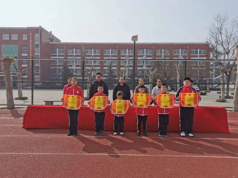 不负韶华只争朝夕圣井学区中心小学举行2021年春季开学典礼