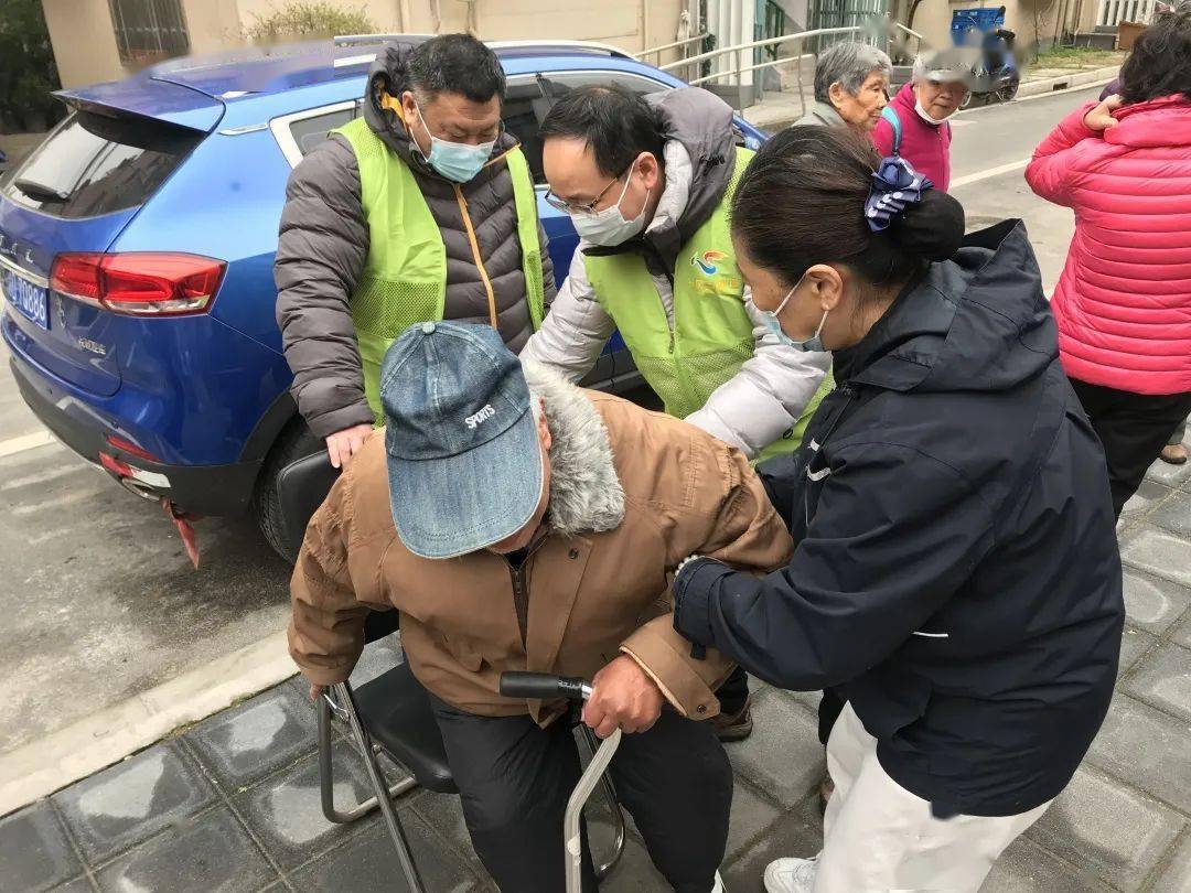 原空军总医院代诊挂号服务老人上下检查床搀扶,安全更周到的简单介绍 原空军总医院代诊挂号服务老人上下检查床搀扶,安全更周到的简单介绍