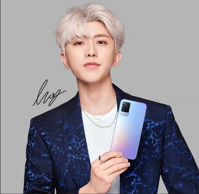 蔡徐坤vivo全新宣传图分享银发坤坤帅气时尚魅力无限