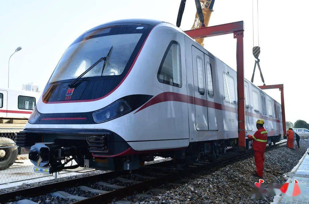 地铁列车首义红来了没有驾驶室车头有好风景