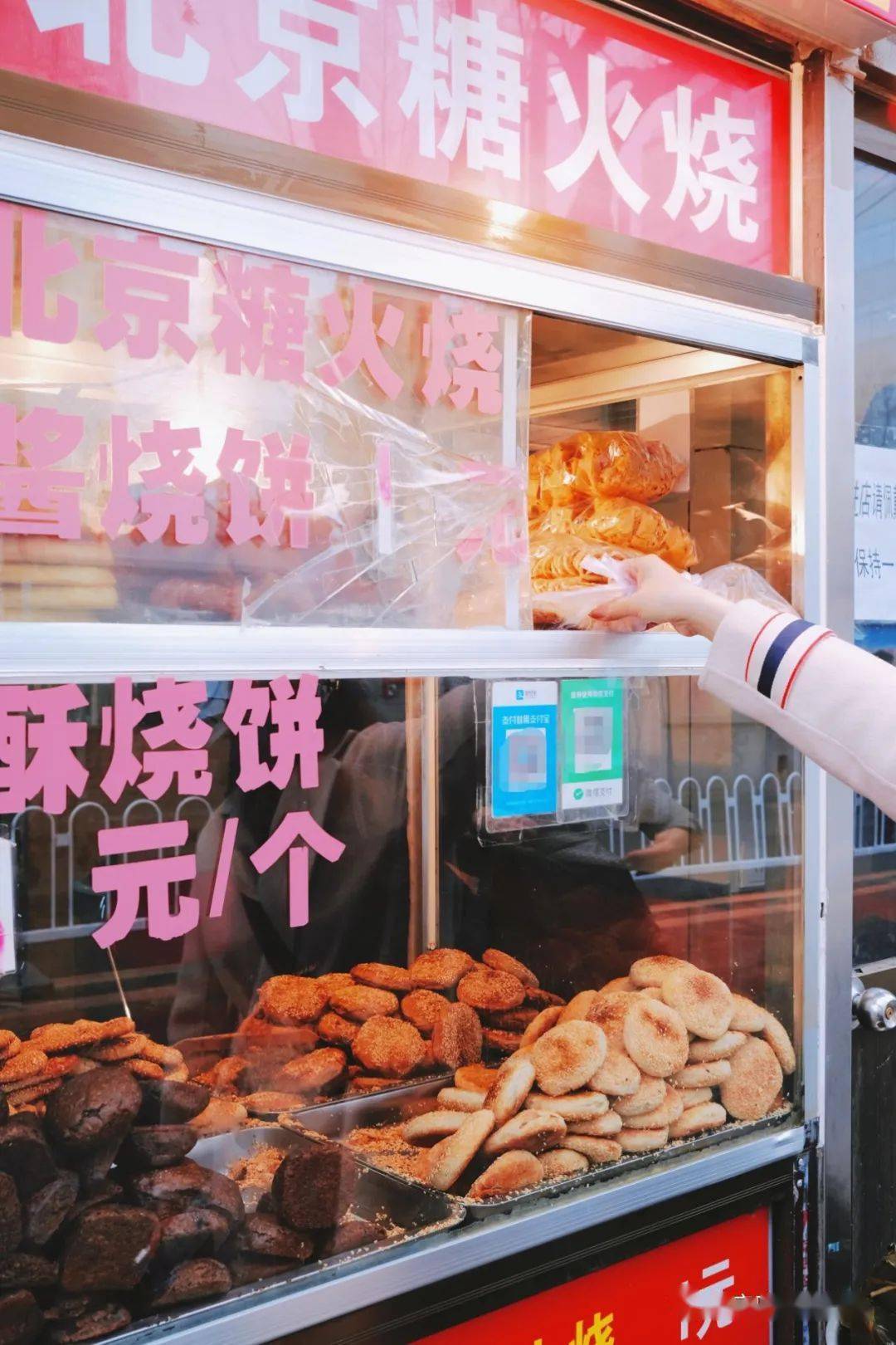 家门口的美食街怎么天天排队