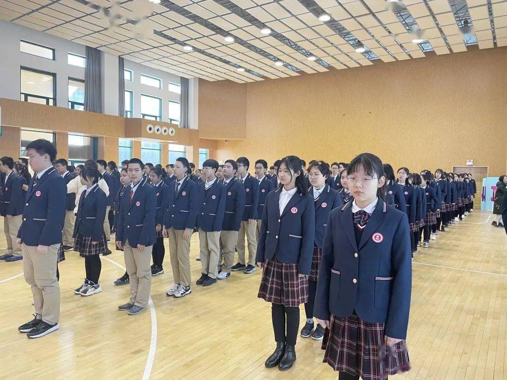 3月4日,在百日冲刺的关键时刻,鼓实初三全体师生齐