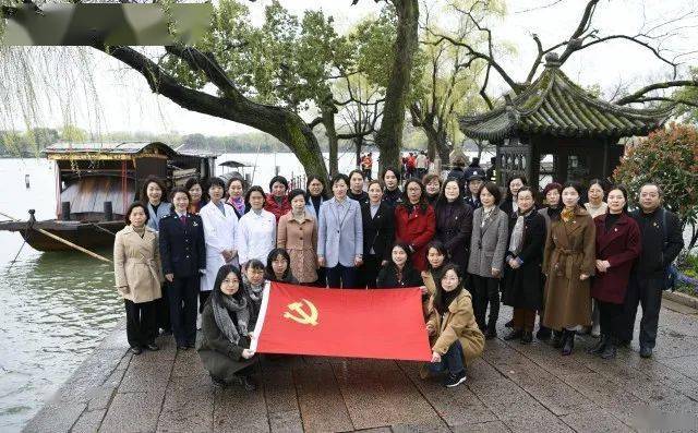 紅船女兒心向黨!今天,嘉興各界婦女代表來到紅船邊重溫百年奮鬥史