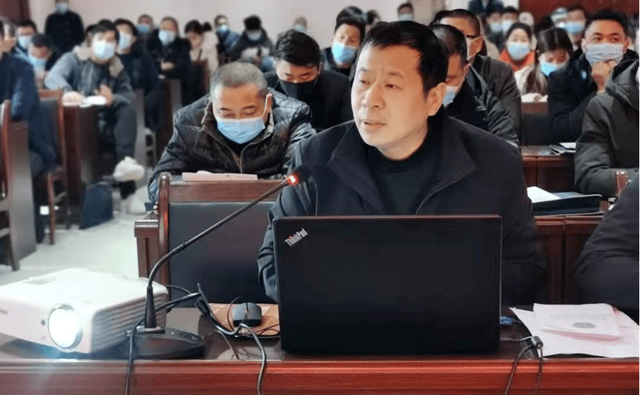 随后县生态环境分局副局长李红磊总结了去年危险废物管理工作,指出了