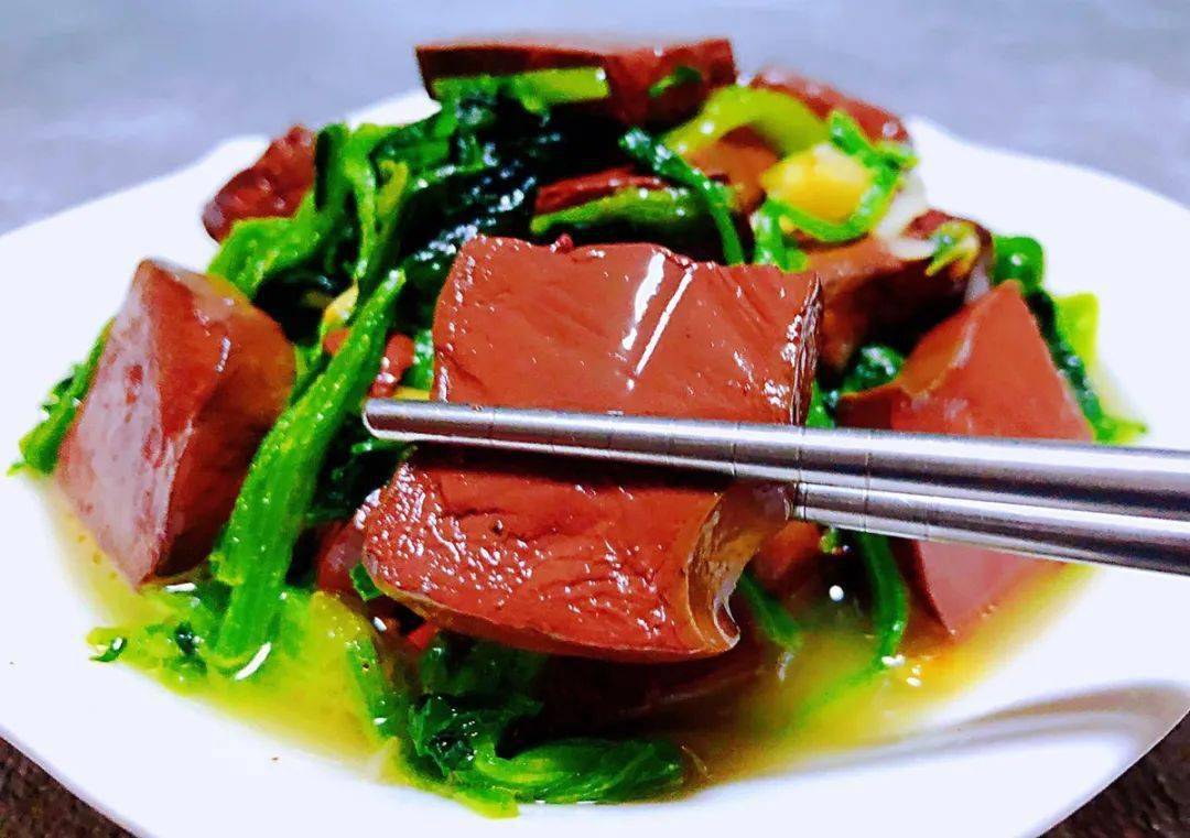 收藏本菜谱 鸭血炒菠菜 图文 祯祯宝贝 鸭血1盒菠菜100g蒜5g油1勺盐