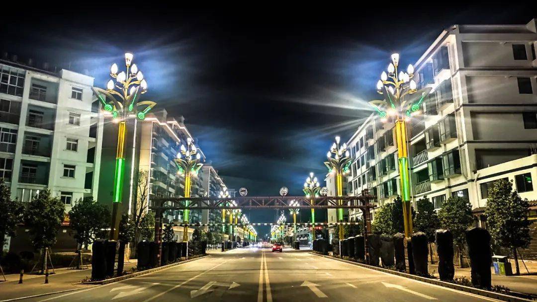 牟定影像牟定县城路灯更亮扮靓夜空点亮城市夜经济和市民幸福新生活