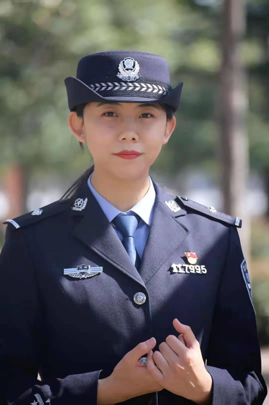 李若楠:"警"色如花显英姿!_工作