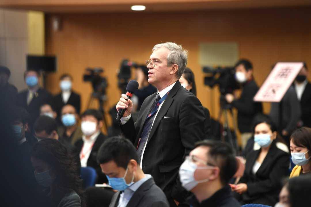 组图国务委员兼外交部长王毅回答中外记者提问