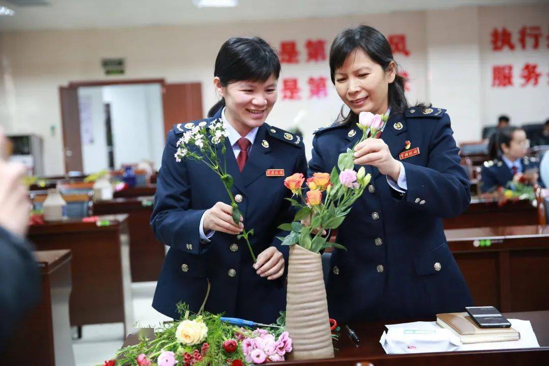 税花别样红 巾帼展风采_税务