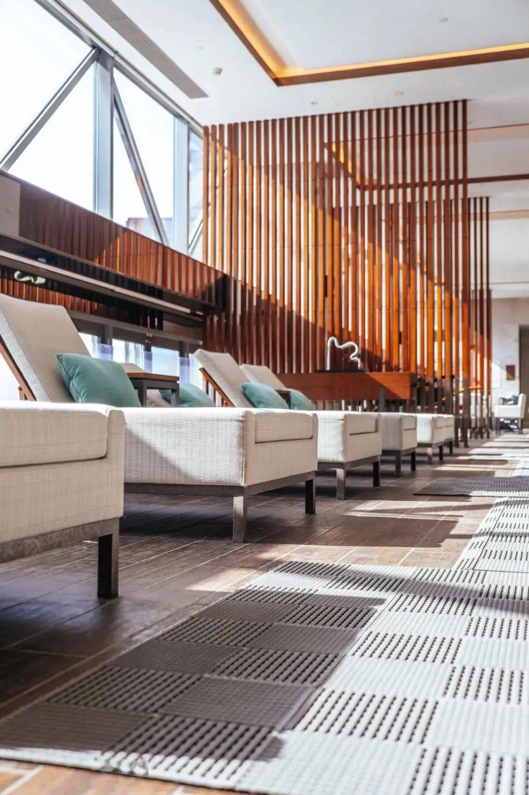 租吸氧机怎么收费¥699起睡云端凯悦酒店，打卡上海最美图书馆&网红剧院！_https://www.jmylbn.com_新闻资讯_第28张