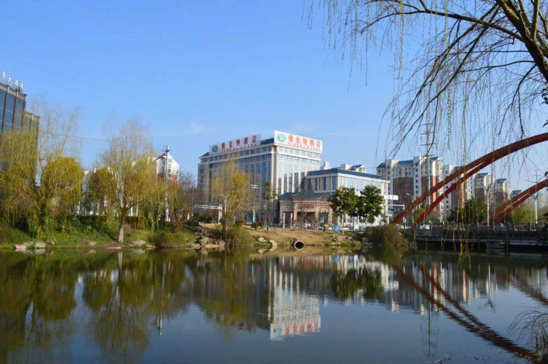 春风十里路,含城各处公园无处不风景