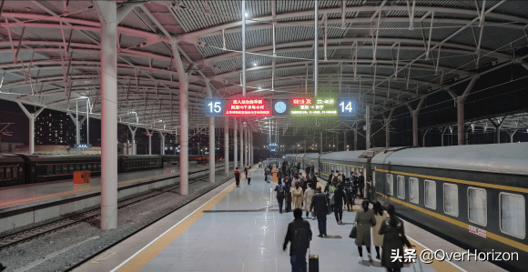 西宁站站台图片
