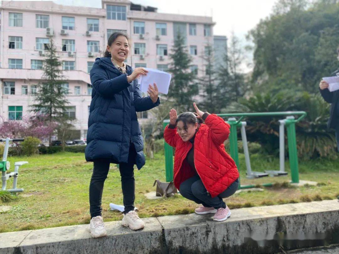 你让我猜四字成语_你画我猜四字成语图解(2)