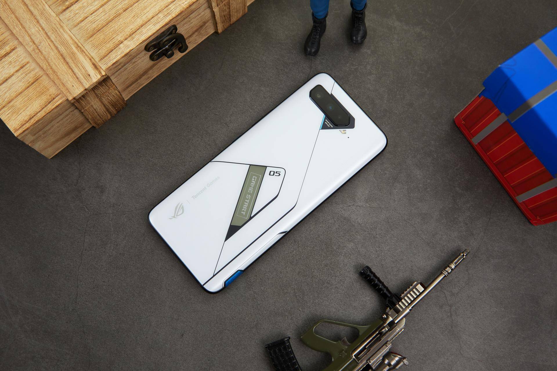 rog游戏手机5幻影抢鲜开箱极致性能与操控体验的完美融合