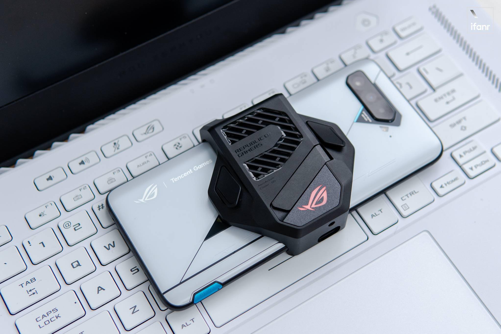 腾讯rog 游戏手机 5 幻影首发体验:18gb 运存旗舰,玩游戏有多爽?