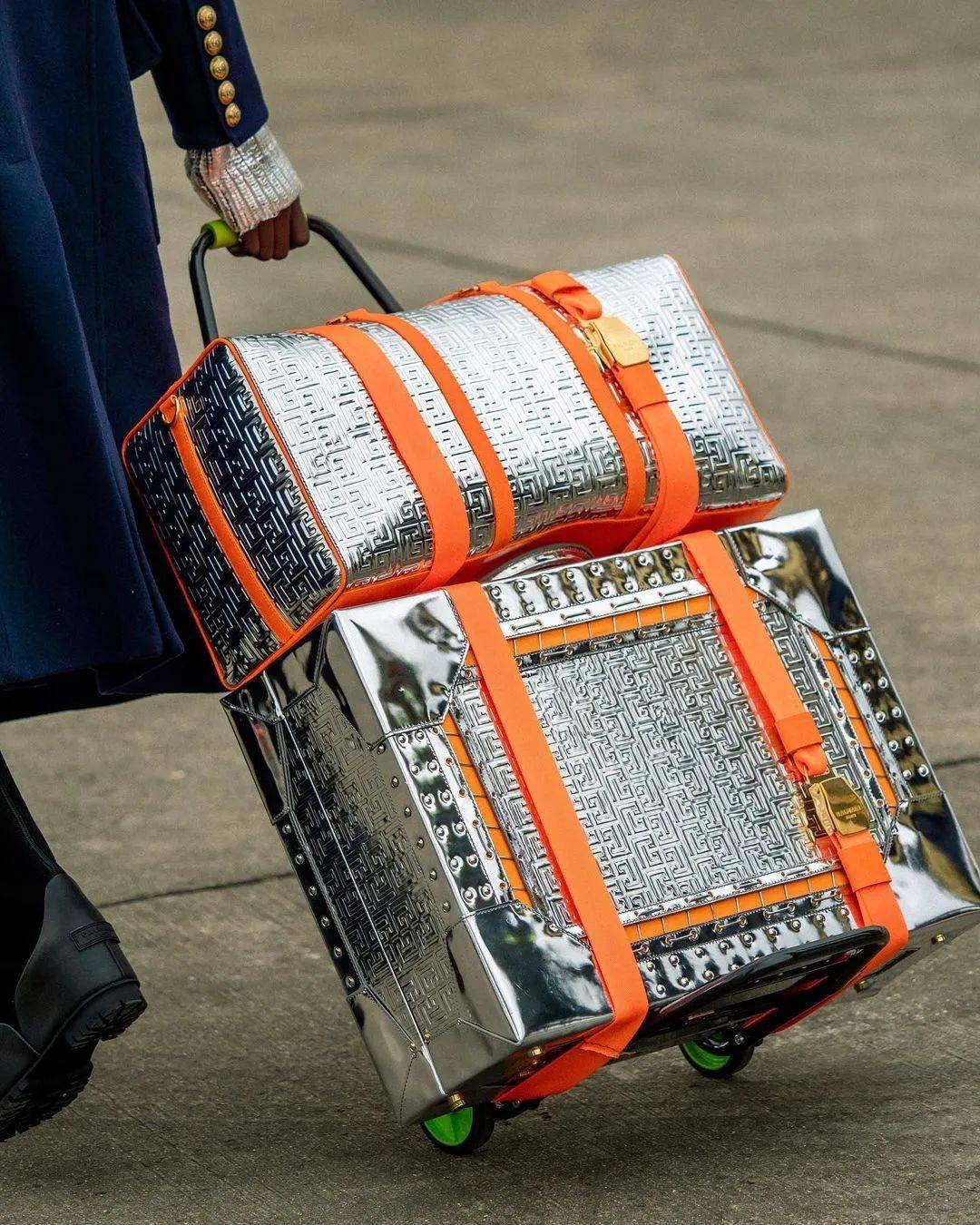 t型台顶楼中律师最爱的狗狗包又更新了