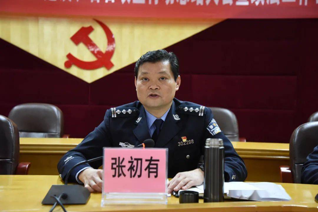 自治县县长黄强主持会议周卉强调,要全面落实依法治县各项任务,为龙胜