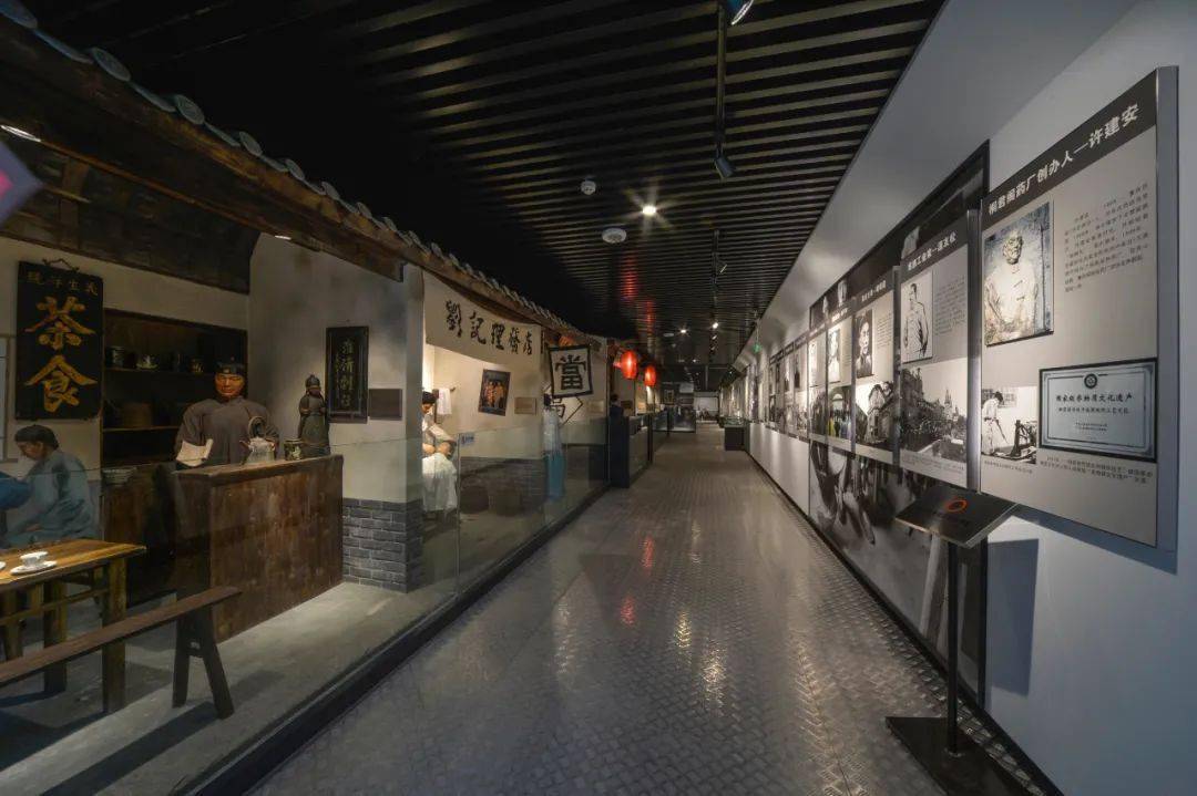 重庆故事博物馆:民间记忆为视角,系统展示了以纤夫号子,码头饮食,码头