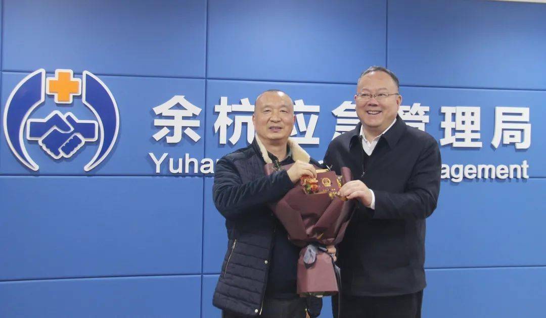 见证荣光局长谢德庆,副书记裘望,副局长王群珍及相关科室干部代表参加