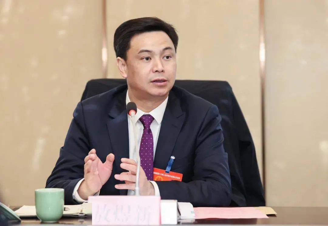 敖煜新对委员们积极为德清发展建言献策表示感谢.