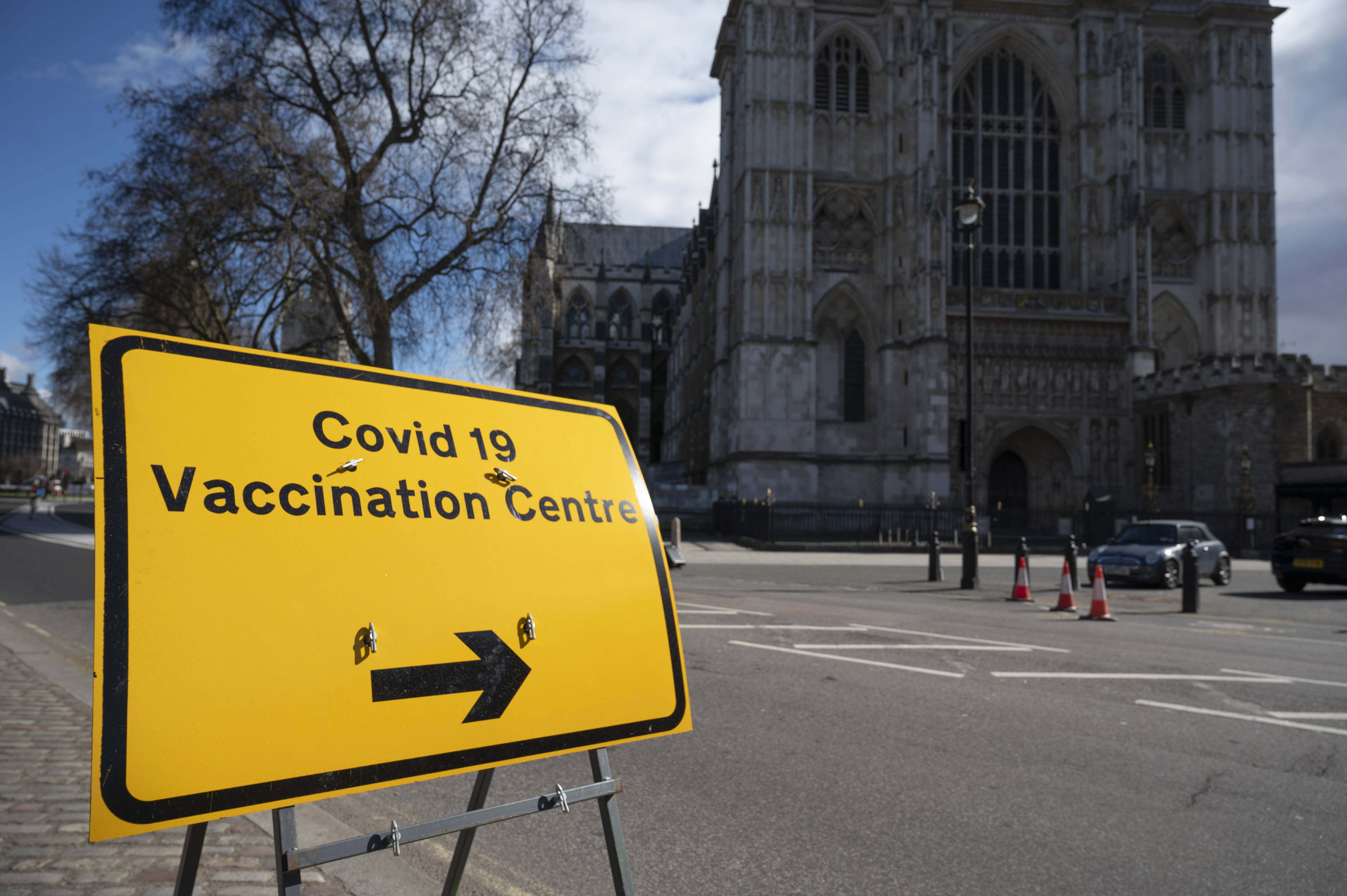 伦敦部分地标建筑"变身"新冠疫苗接种中心