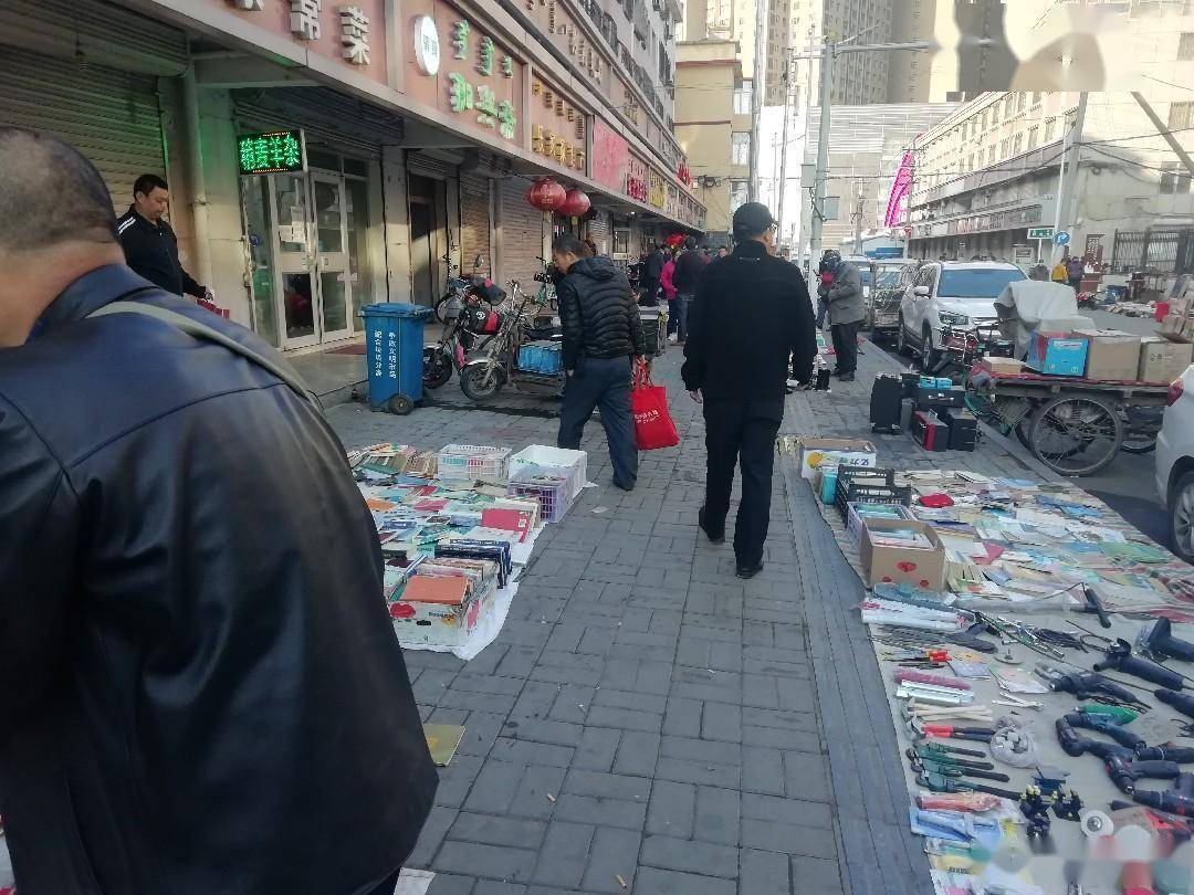 热闹的团结巷邮市