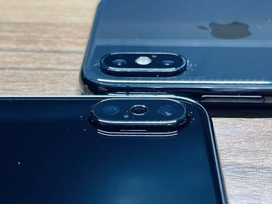 蘋果亮黑色iphone x原型機曝光 並非運行ios_grapecal