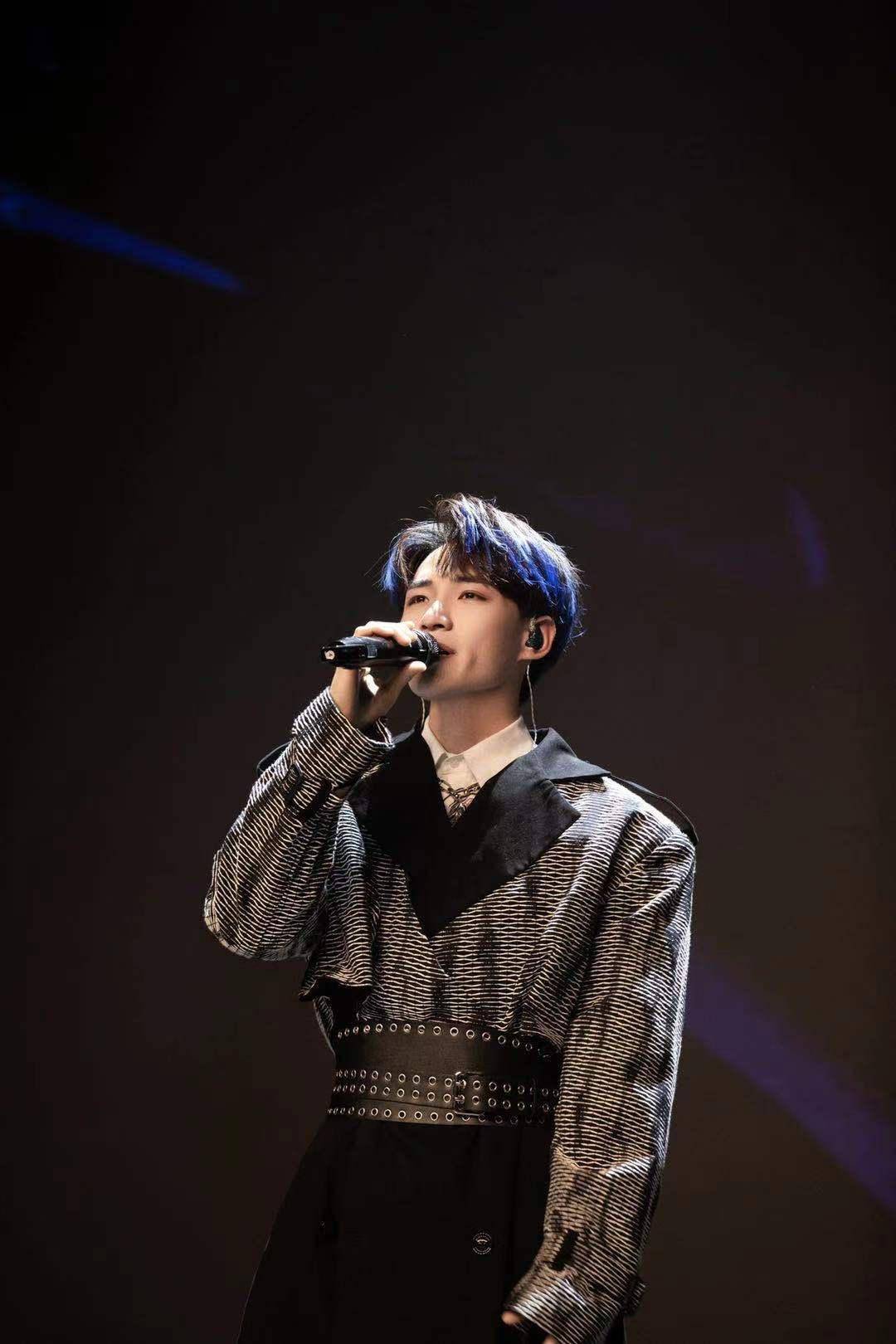 歌手李鑫一发行最新单曲 手背的翅膀 周慧晓