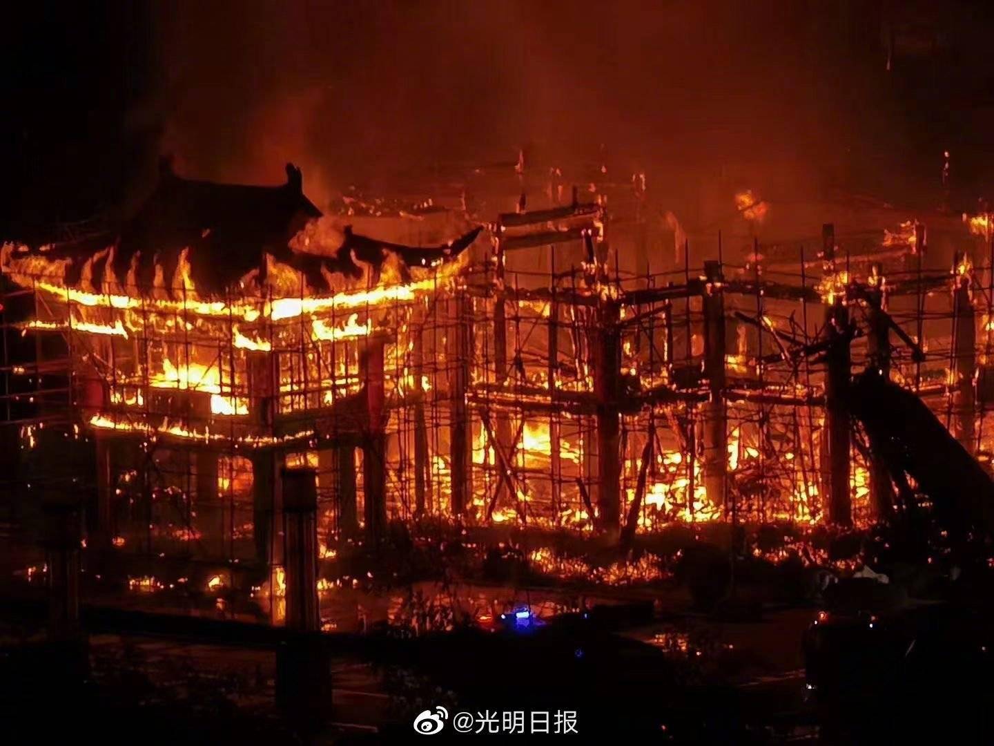 痛心贵州重要文化地标方舟戏台发生大火