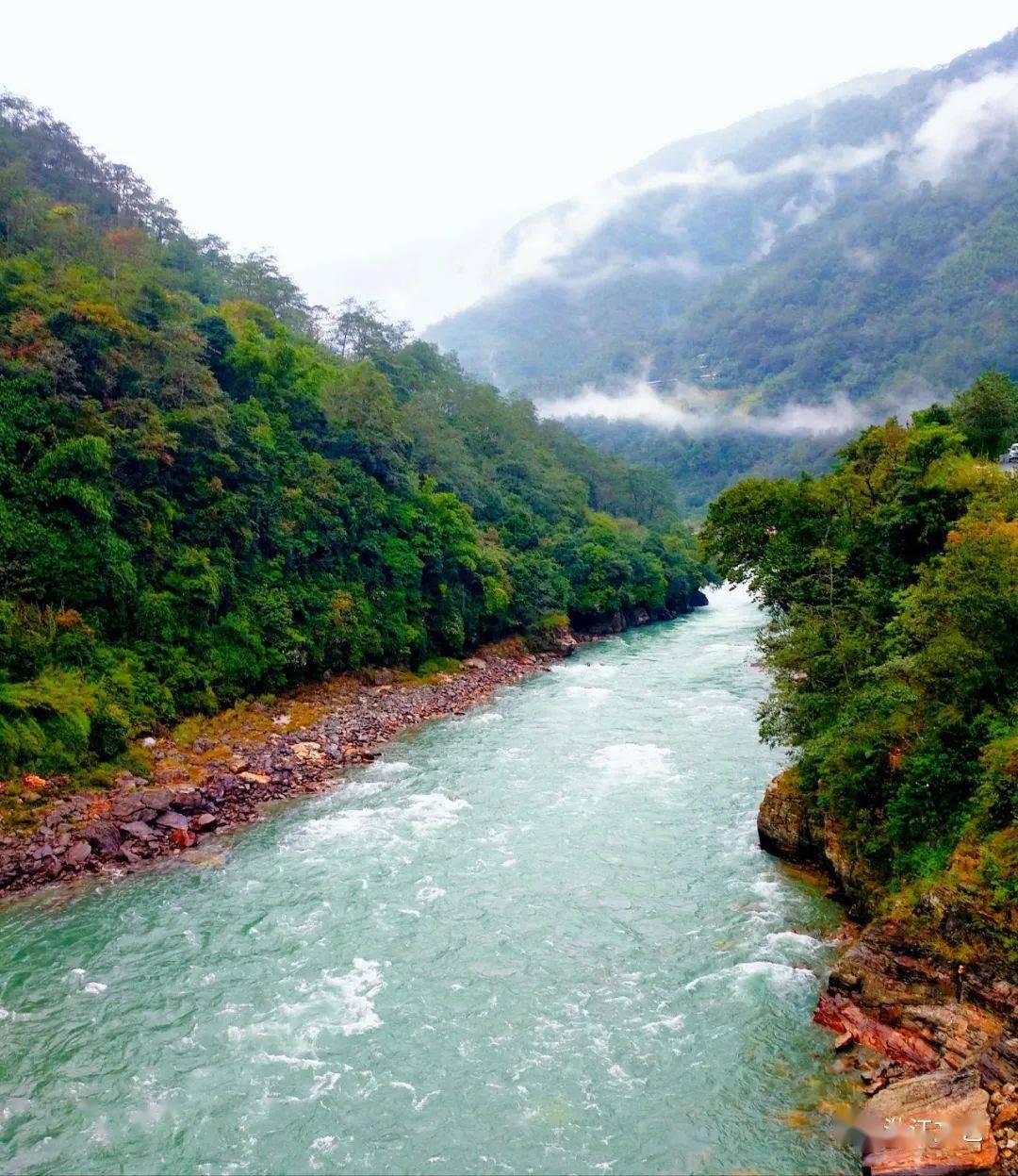 贡山旅游山水中国天上独龙江