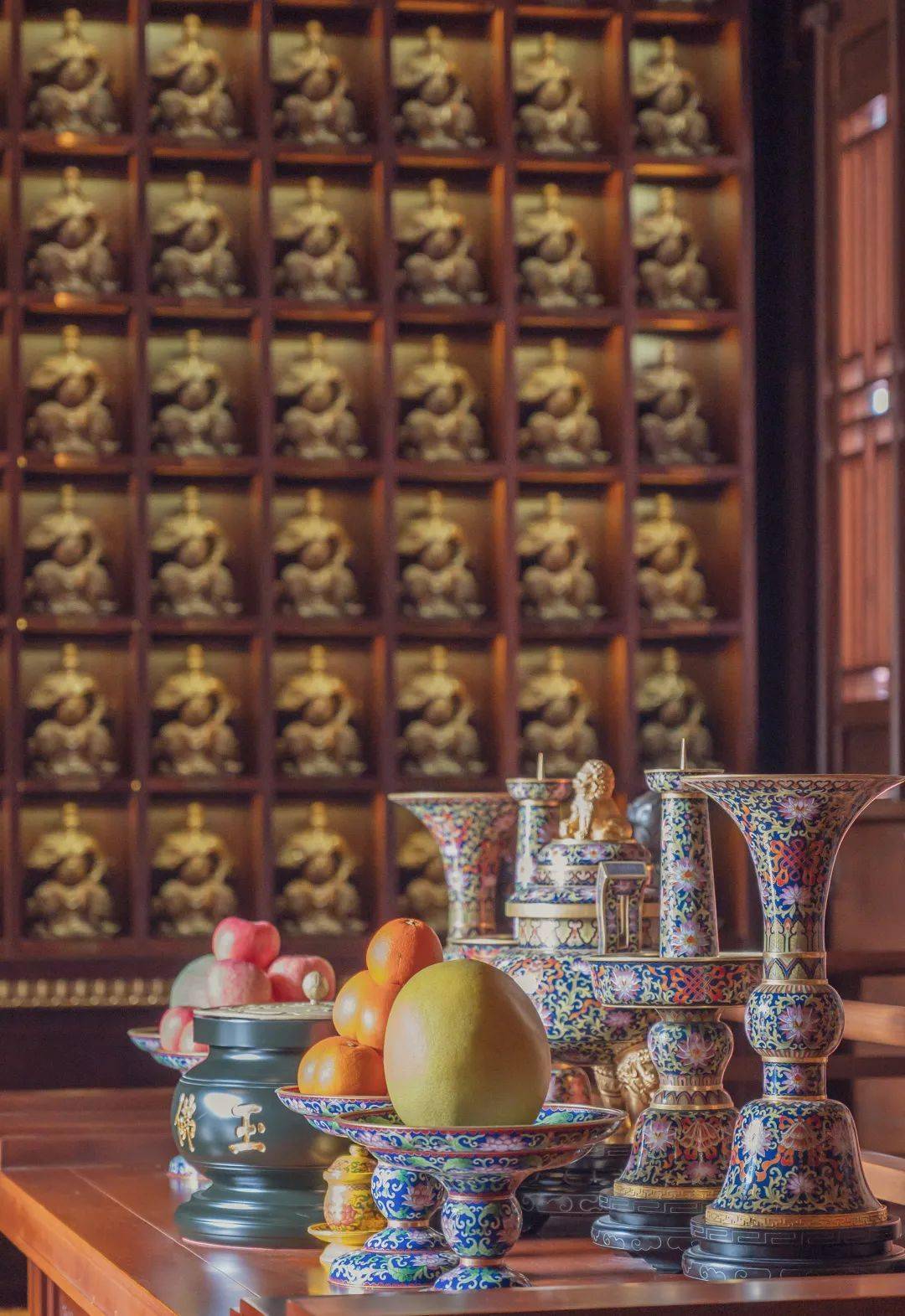 这么美的景泰蓝五供奉在佛前添彩生辉