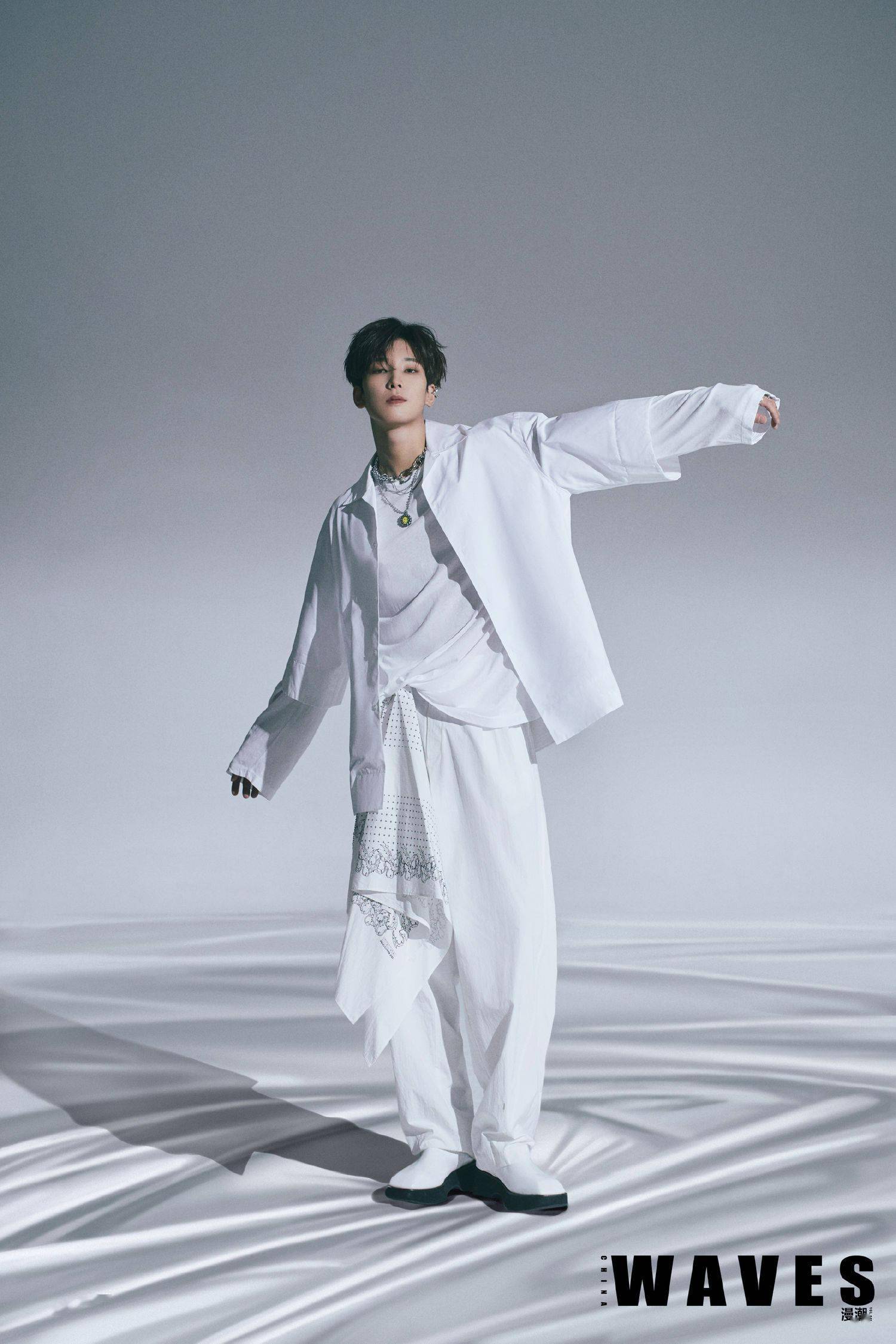 全圆佑 Waves漫潮 杂志春季刊画报公开 Wonwoo