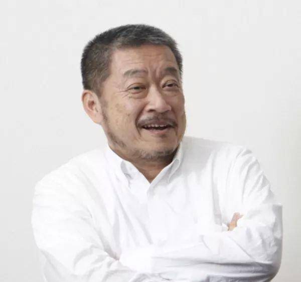 东京奥运会再次受到打击：开幕式的导演让这位女画家假装成猪，并被指控歧视和辞职。
