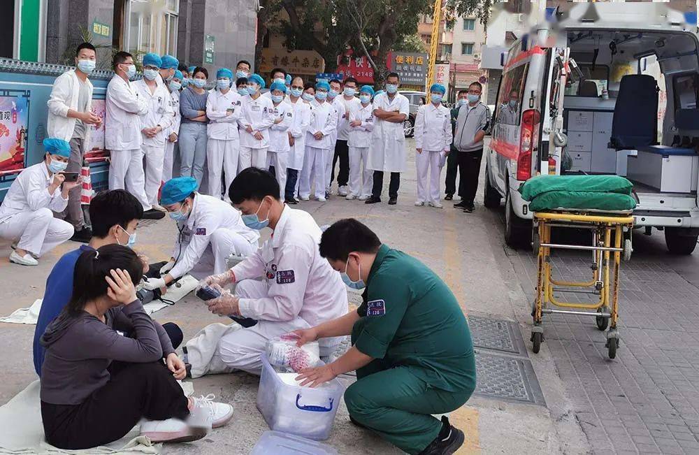 大型火灾现场急救演练急诊科人员紧急出动