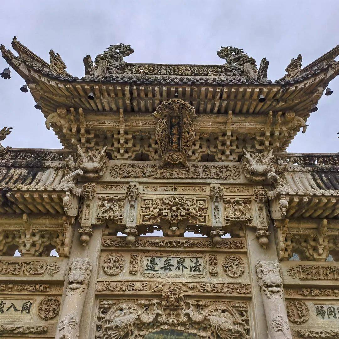 阎家大院位于定襄县河边村的阎家大院,是民国时期山西军阀阎锡山的