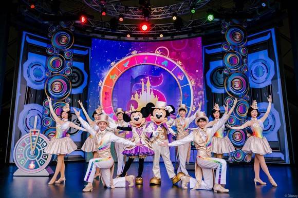上海迪士尼5周年首波“惊喜”：蛋糕花车变装米奇亮相，还有全新夜光幻影秀