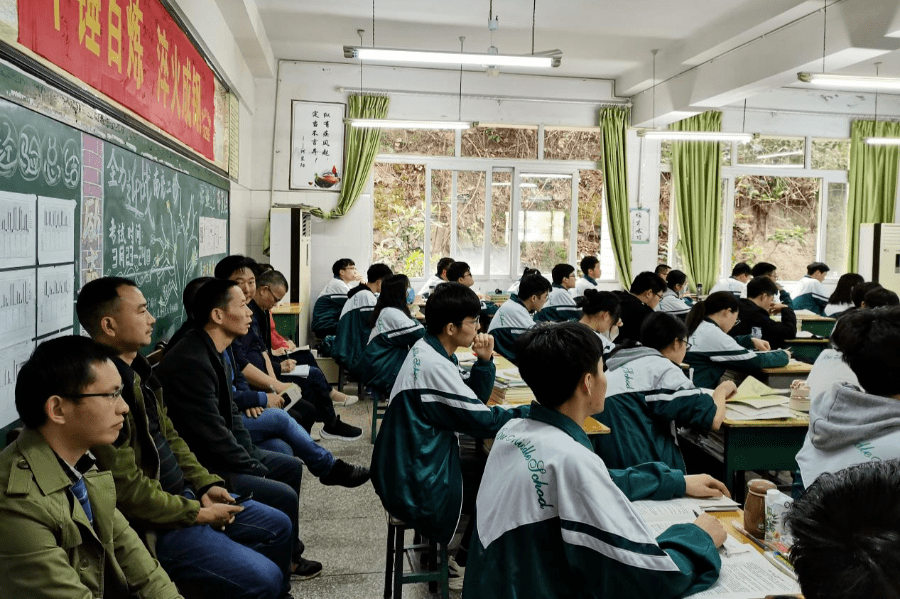 南部中学新校服图片