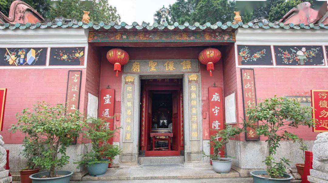 个只有在澳门才能见到的宗教建筑群,有三圣宫庙,圣方济各教堂,观音庙