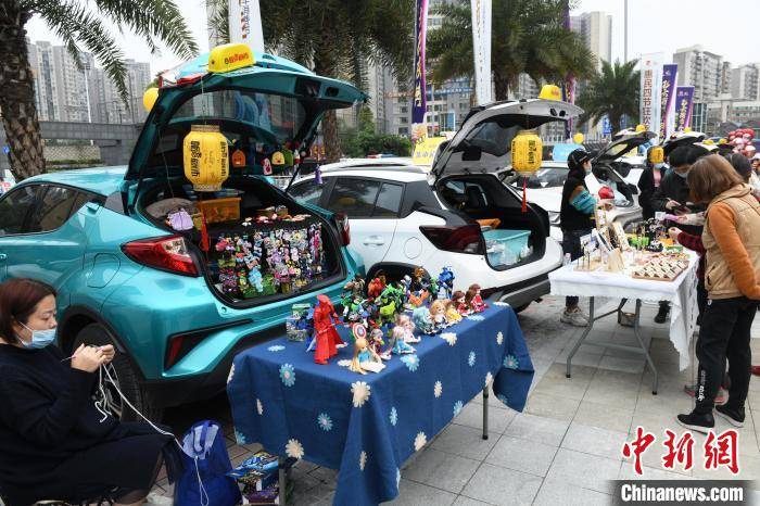 重庆汽车后备箱集市开市创意手工制品受青睐