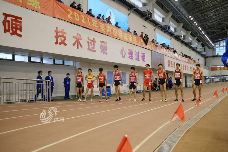 田径名将黄潇潇现身全国室内田径邀请赛华北赛区比赛现场