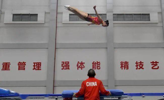 蹦床东京奥运会选拔积分赛第一站朱雪莹夺得冠军