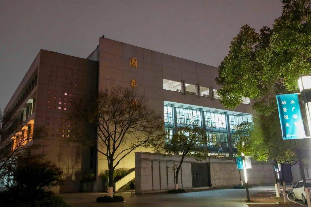 温科晚间图鉴 | 启动傍晚的恣意校园_夜晚