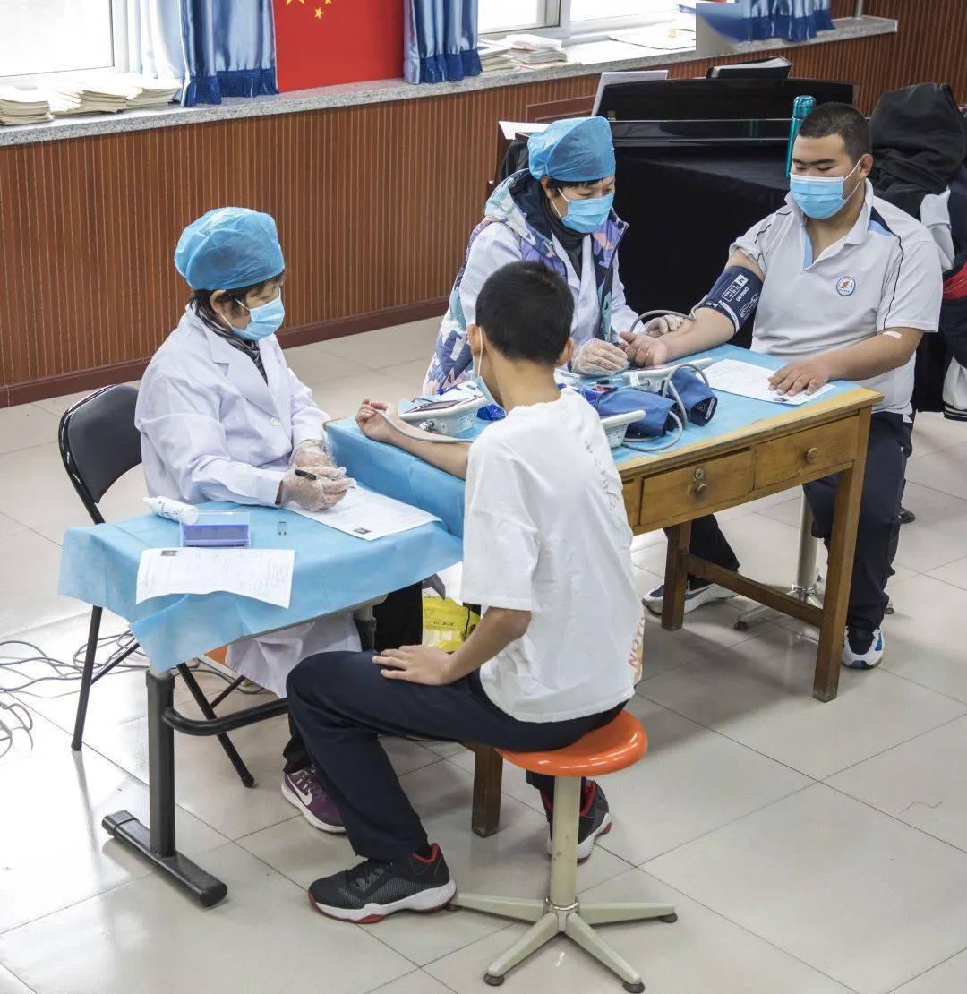 现场视频中招体检密云区为20所中学3000余名考生送检到校