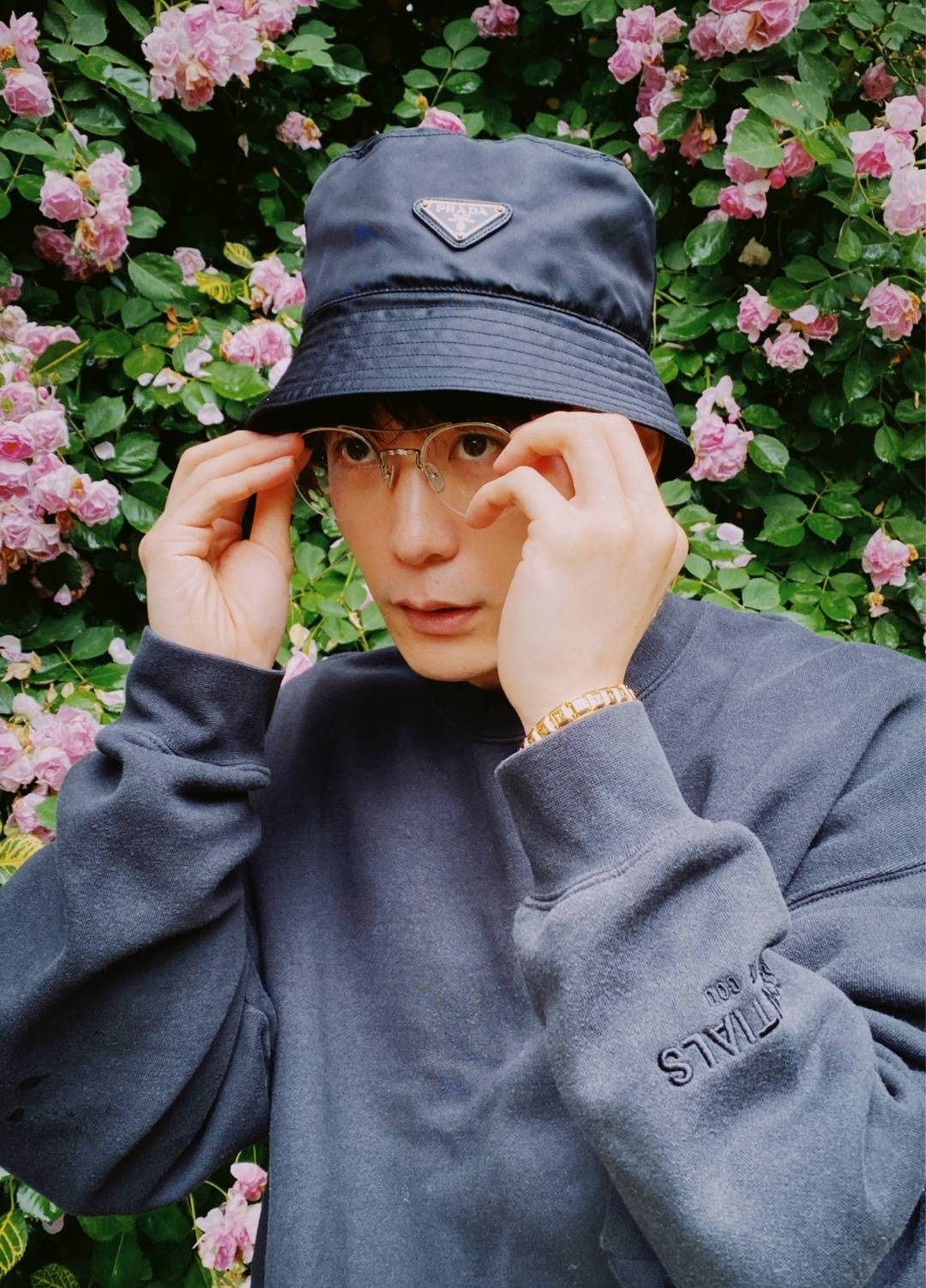 封面会客厅荣耀乒乓边一鸣第一次当主角还有些青涩未来会不断精进演技